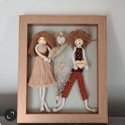 Cadre poupée personnage macramé