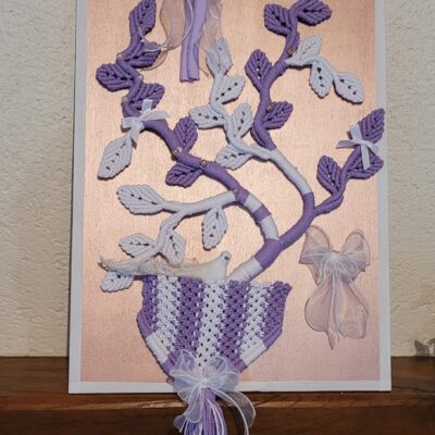 Cadre printanier . lilas et blanc