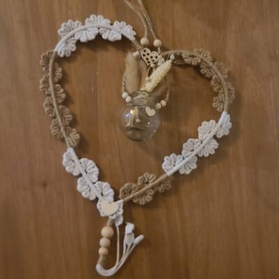 Le Cœur Poétique – Décoration Murale Macramé et Soliflore