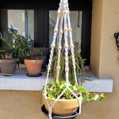 🌿 Suspension pour plantes en macramé avec perles de bois – L'élégance bohème au naturel