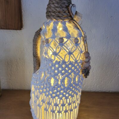 Bouteille lumineuse poétique en macramé & verre recyclé